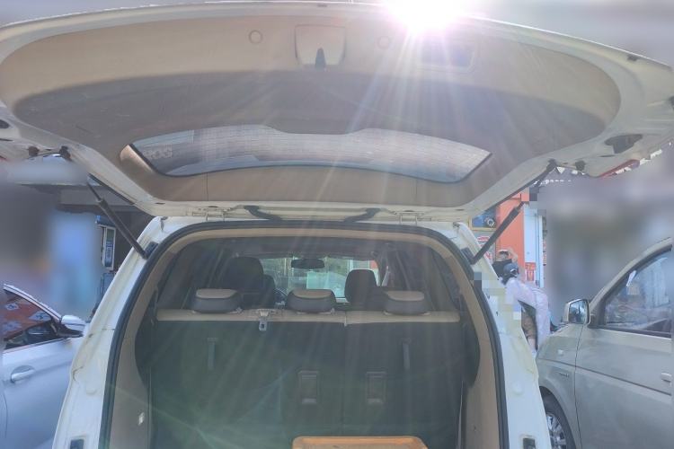 Used Baojun 730 2017 1.8L iAMT Prestige Version 7 Seats Trunk