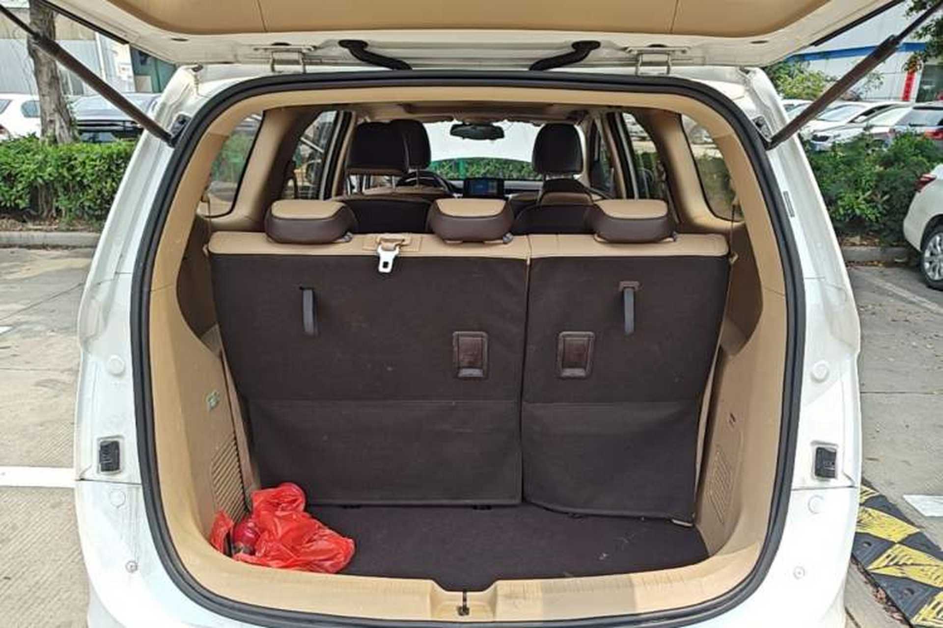 Used Baojun 730 2017 1.8L iAMT Prestige Version 7 Seats Trunk