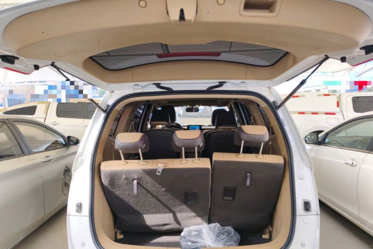 Used Baojun 730 2017 1.8L iAMT Luxury Version 7-Seater Trunk