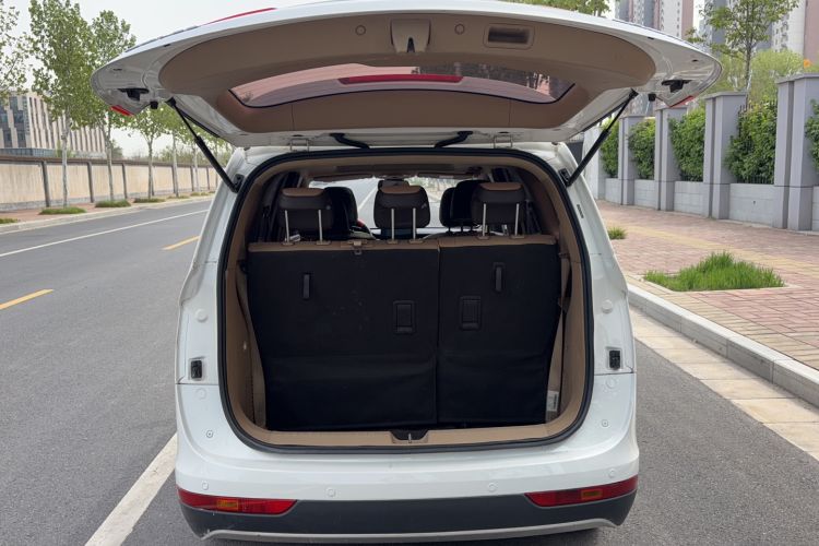 Used Baojun 730 2017 1.8L iAMT Prestige Version 7 Seats Trunk