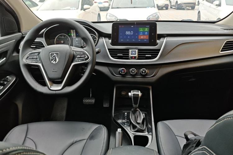 Used Baojun 730 2019 1.5T CVT Fashion Model 7 Seats China V Emission Standard Center Console
