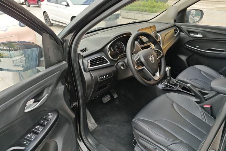 Used Baojun 730 2019 1.5T CVT Fashion Model 7 Seats China V Emission Standard Driver Seat
