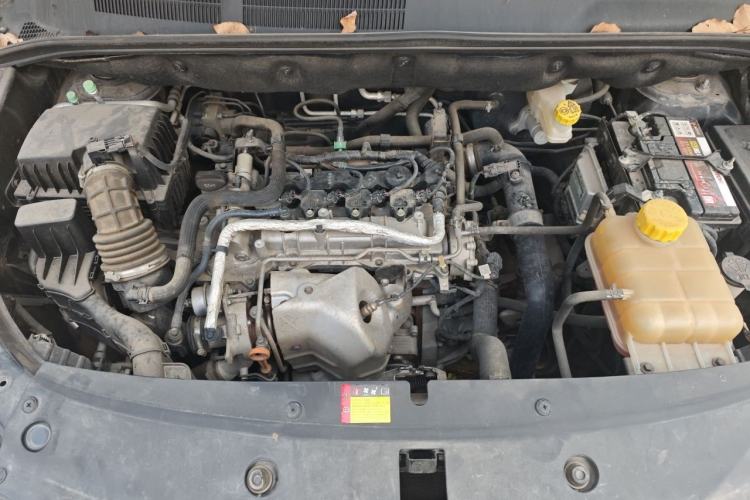 Used Baojun 730 2019 1.5T Manual Fashion Model 7-seater National V Engine Bay