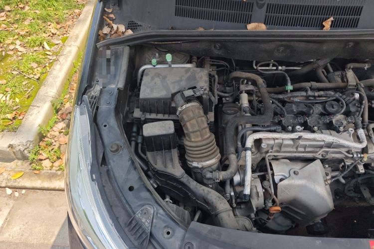 Used Baojun 730 2019 1.5T Manual Fashion Model 7-seater National V Engine Bay Right