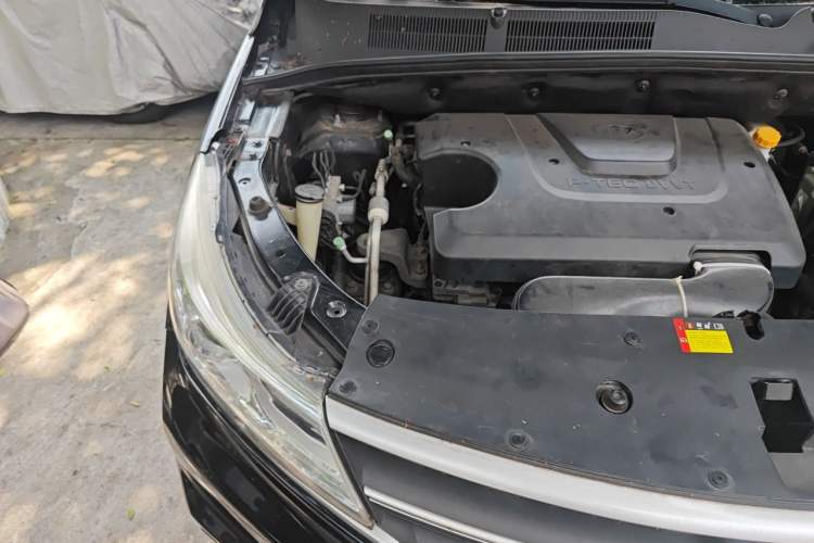 Used Baojun 730 2019 1.5L Manual Fashion Model 7-seater National V Engine Bay Right