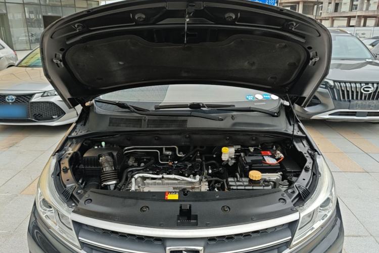 Used Baojun 730 2019 1.5T CVT Fashion Model 7 Seats China V Emission Standard Engine Bay