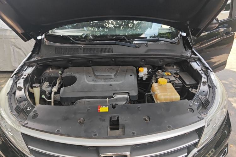 Used Baojun 730 2019 1.5L Manual Fashion Model 7-seater National V Engine Bay
