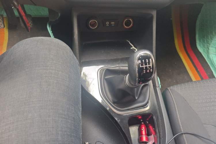 Used Baojun 730 2019 1.5T Manual Fashion Model 7-seater National V Gear Lever