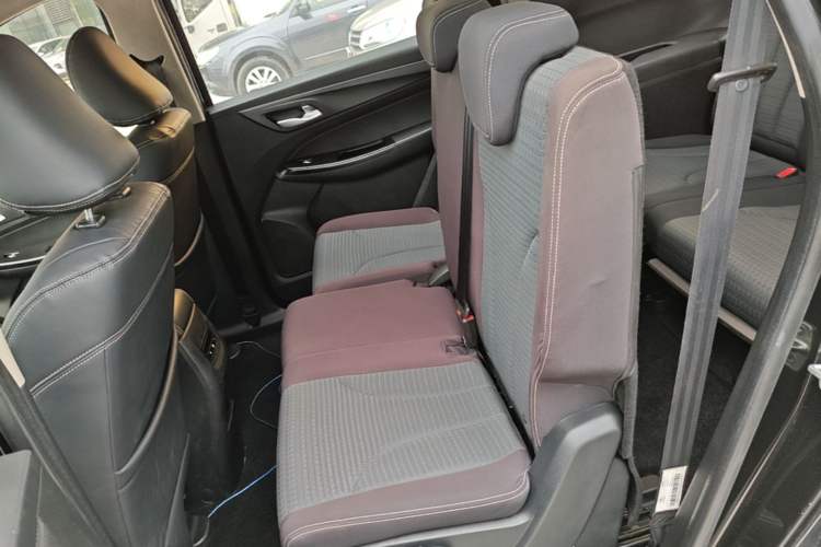 Used Baojun 730 2019 1.5T CVT Fashion Model 7 Seats China V Emission Standard Left Rear Seat