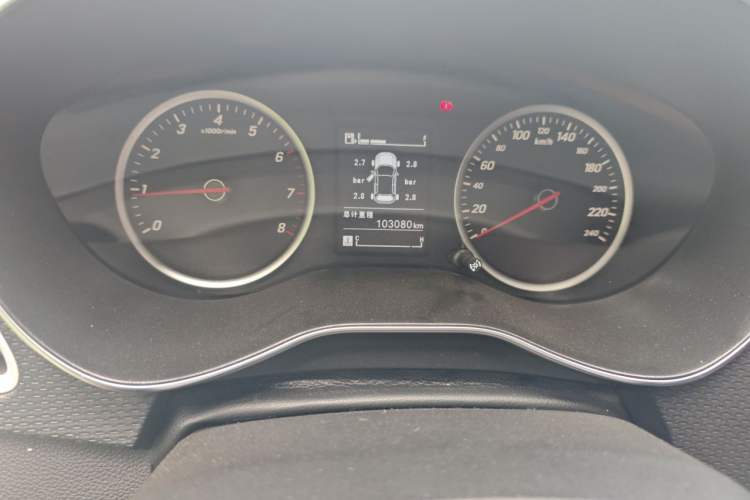 Used Baojun 730 2019 1.5T Manual Fashion Model 7-seater National V Odometer Close Up