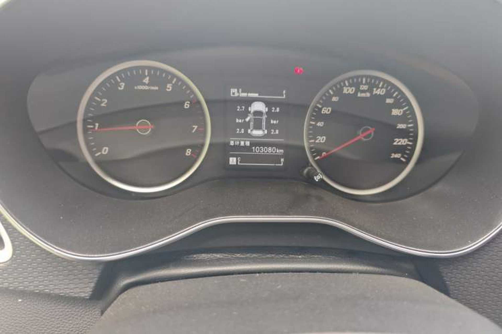 Used Baojun 730 2019 1.5T Manual Fashion Model 7-seater National V Odometer Close Up