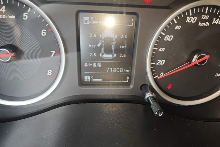 Used Baojun 730 2019 1.5L Manual Fashion Model 7-seater National V Odometer Close Up