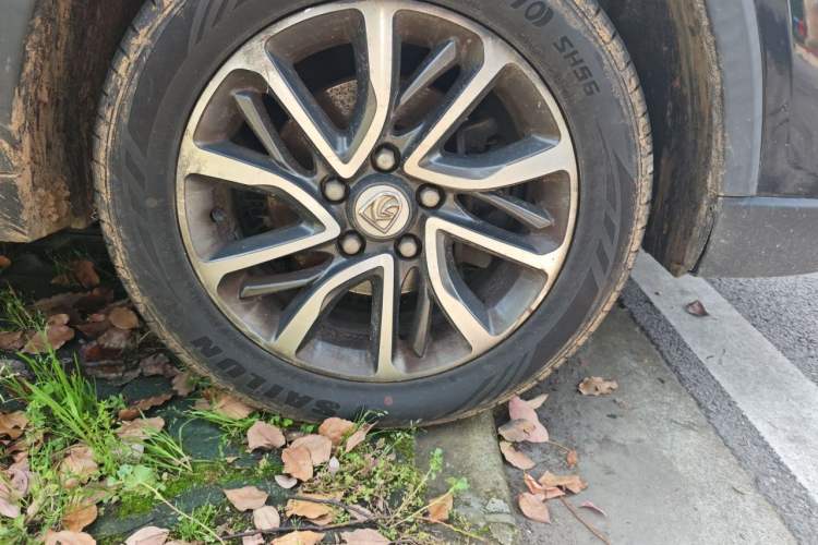 Used Baojun 730 2019 1.5T Manual Fashion Model 7-seater National V Right Front Wheel Hub