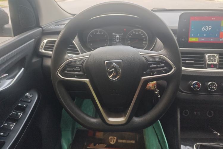 Used Baojun 730 2019 1.5T Manual Fashion Model 7-seater National V Steering Wheel