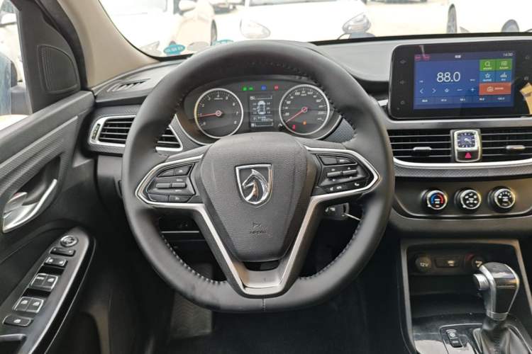 Used Baojun 730 2019 1.5T CVT Fashion Model 7 Seats China V Emission Standard Steering Wheel