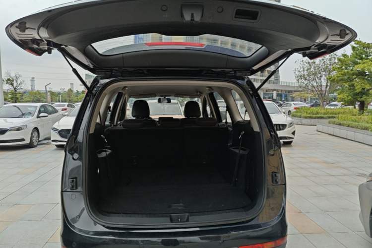 Used Baojun 730 2019 1.5T CVT Fashion Model 7 Seats China V Emission Standard Trunk
