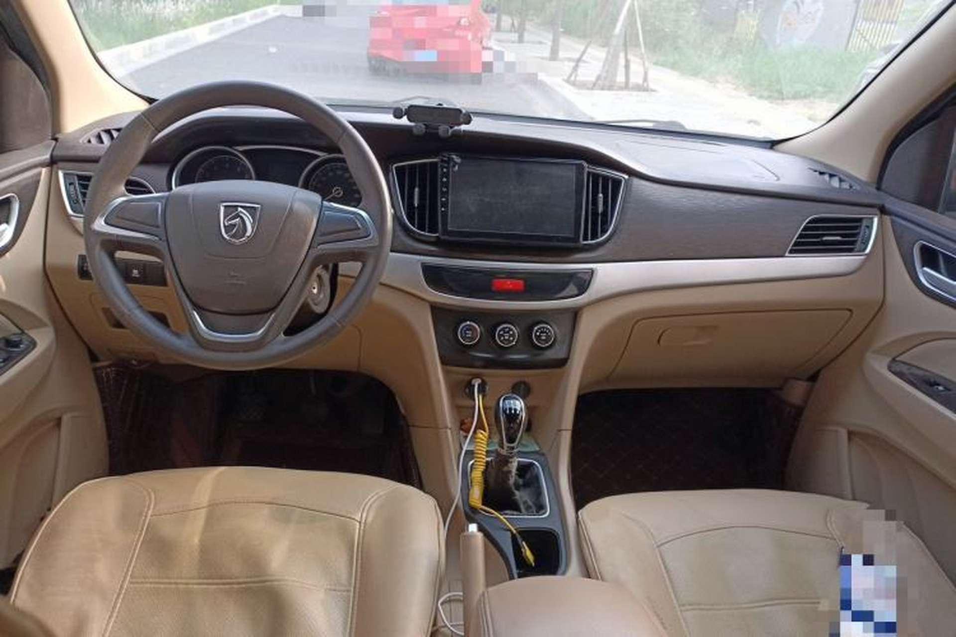 Used Baojun 730 2019 1.5L Manual Value Edition 7 Seats China VI Emission Standard Center Console