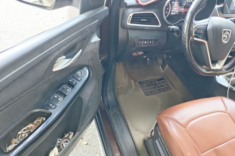 Used Baojun 730 2019 1.5L Manual Fashion Model 7-seater National V Driver Seat