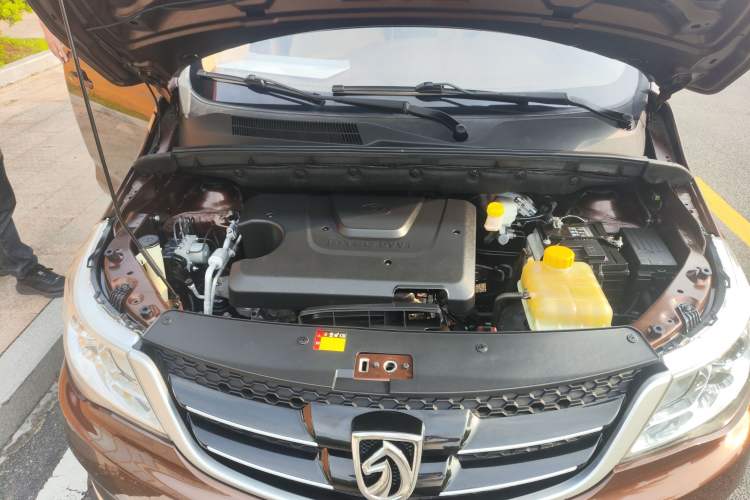 Used Baojun 730 2019 1.5L Manual Value Edition 7 Seats China VI Emission Standard Engine Bay