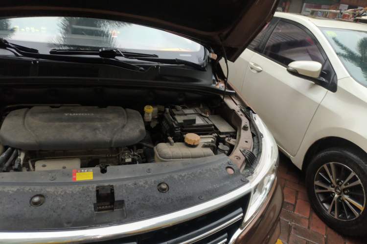 Used Baojun 730 2019 1.5T CVT Flagship Model 7 Seats China VI Emission Standard Engine Bay Left