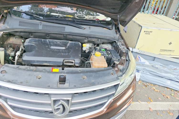 Used Baojun 730 2019 1.5L Manual Fashion Model 7-seater National V Engine Bay Left