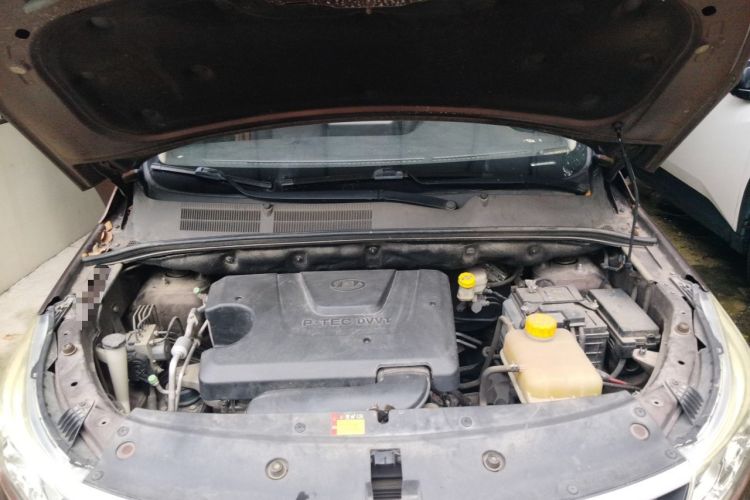 Used Baojun 730 2019 1.5L Manual Fashion Model 7-seater China VI Engine Bay