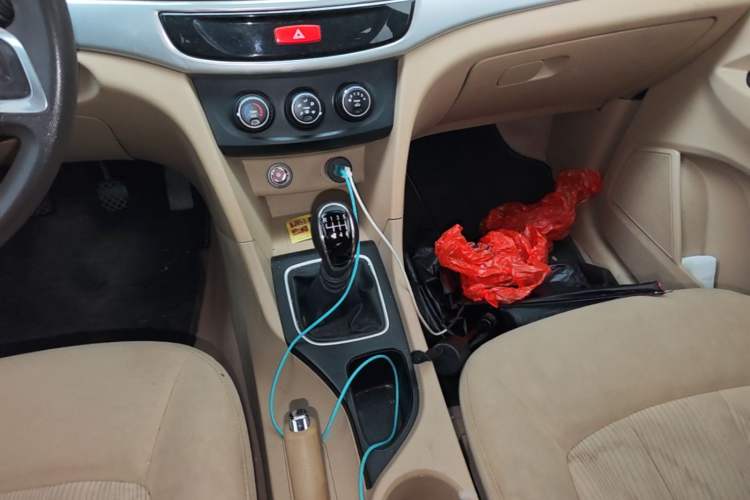 Used Baojun 730 2019 1.5L Manual Value Edition 7 Seats China VI Emission Standard Gear Lever