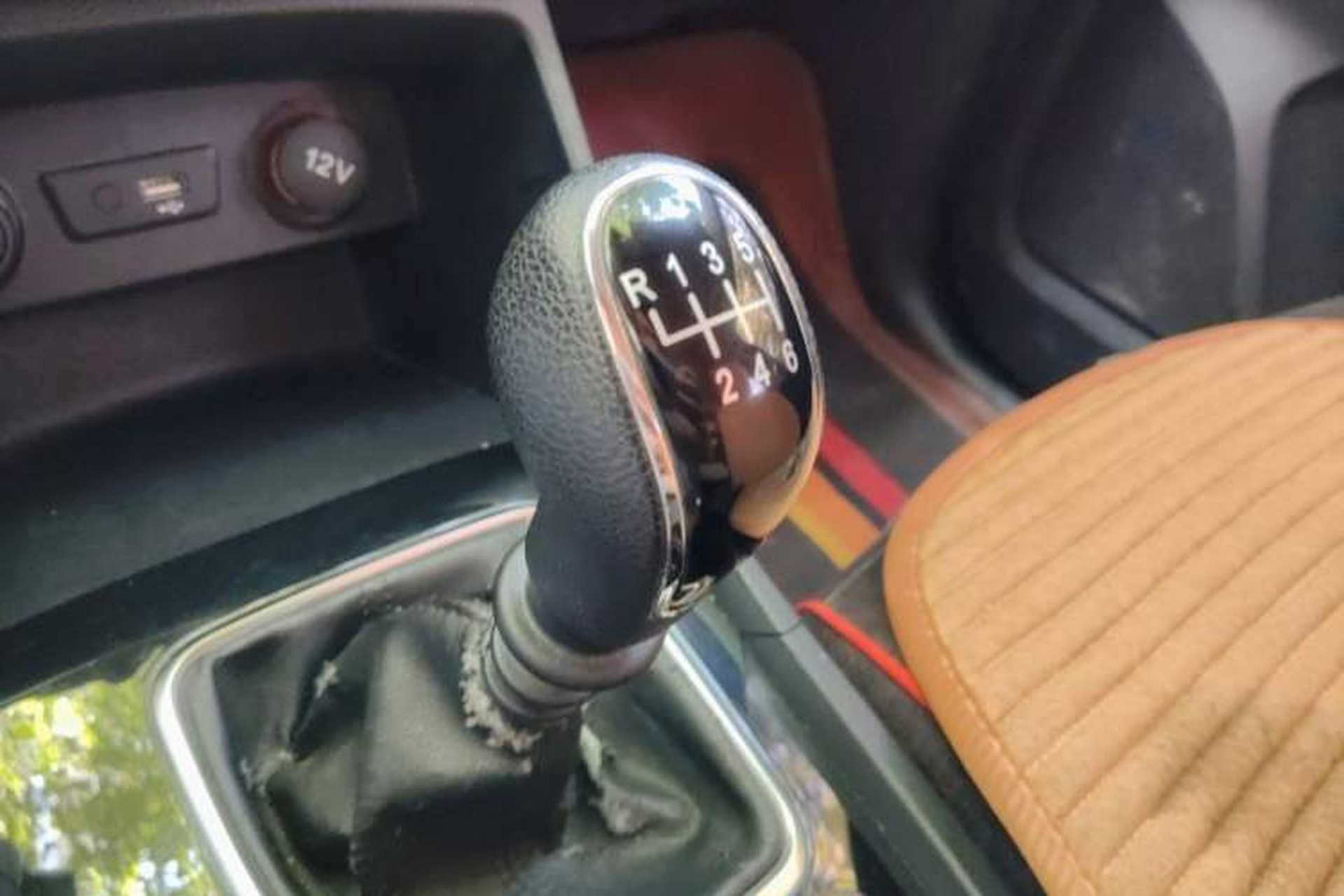 Used Baojun 730 2019 1.5L Manual Fashion Model 7-seater China VI Gear Lever