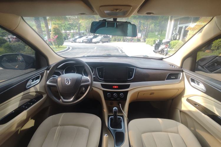 Used Baojun 730 2019 1.5L Manual Value Edition 7 Seats China VI Emission Standard Interior 2