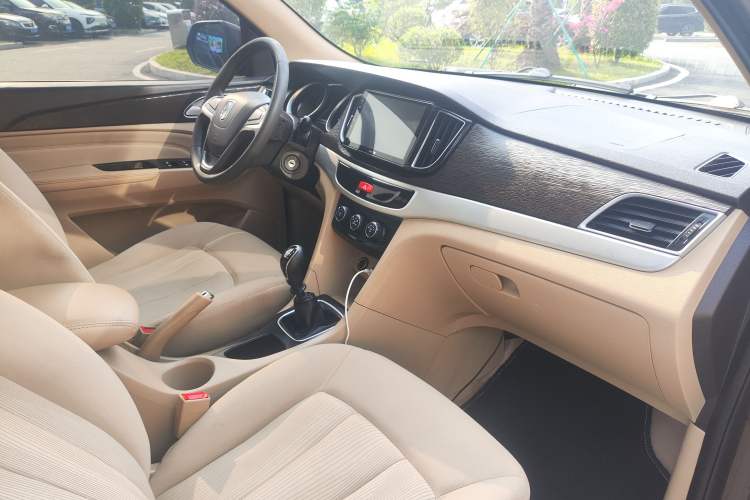 Used Baojun 730 2019 1.5L Manual Value Edition 7 Seats China VI Emission Standard Interior 4