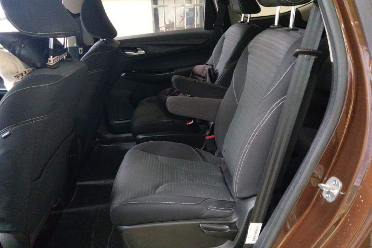 Used Baojun 730 2019 1.5L Manual Fashion Model 7-seater China VI Left Rear Seat