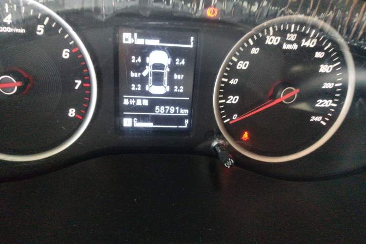 Used Baojun 730 2019 1.5L Manual Fashion Model 7-seater China VI Odometer Close Up