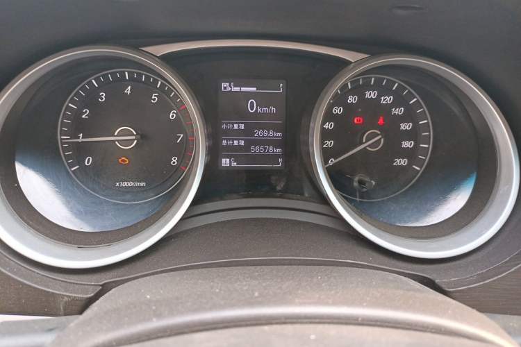 Used Baojun 730 2019 1.5L Manual Value Edition 7 Seats China VI Emission Standard Odometer Close Up