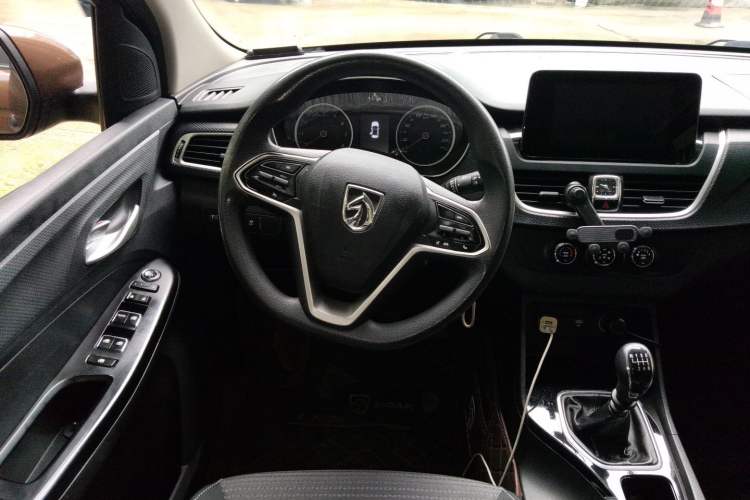 Used Baojun 730 2019 1.5L Manual Fashion Model 7-seater China VI Steering Wheel