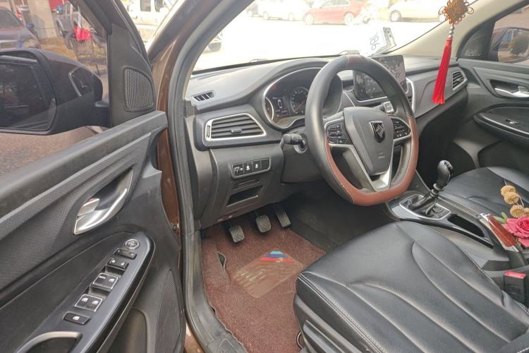 Used Baojun 730 2019 1.5T Manual Fashion Model 7-seater China VI Driver Seat