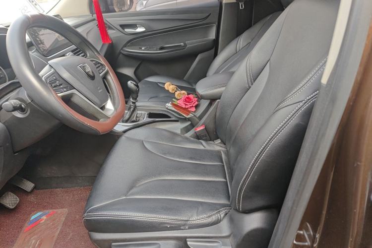 Used Baojun 730 2019 1.5T Manual Fashion Model 7-seater China VI Left Front Seat