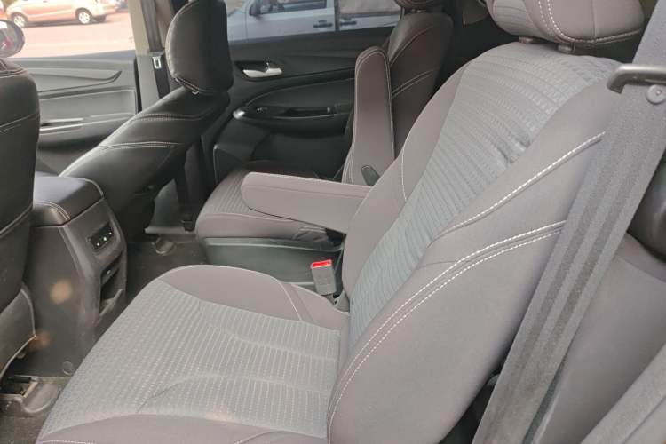 Used Baojun 730 2019 1.5T Manual Fashion Model 7-seater China VI Left Rear Seat