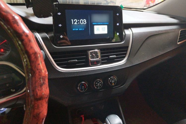 Used Baojun 730 2019 1.5T CVT Fashion Model 7 Seats China VI Emission Standard Audio And AC Panel