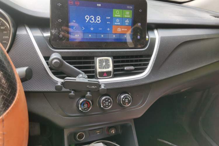 Used Baojun 730 2019 1.5L Manual Fashion Model 7-seater National V Audio And AC Panel
