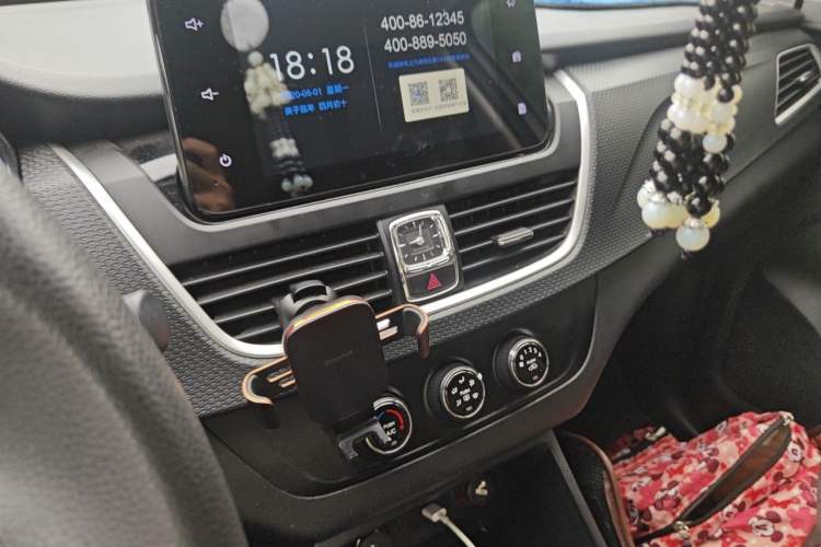 Used Baojun 730 2019 1.5L Manual Fashion Model 7-seater China VI Audio And AC Panel