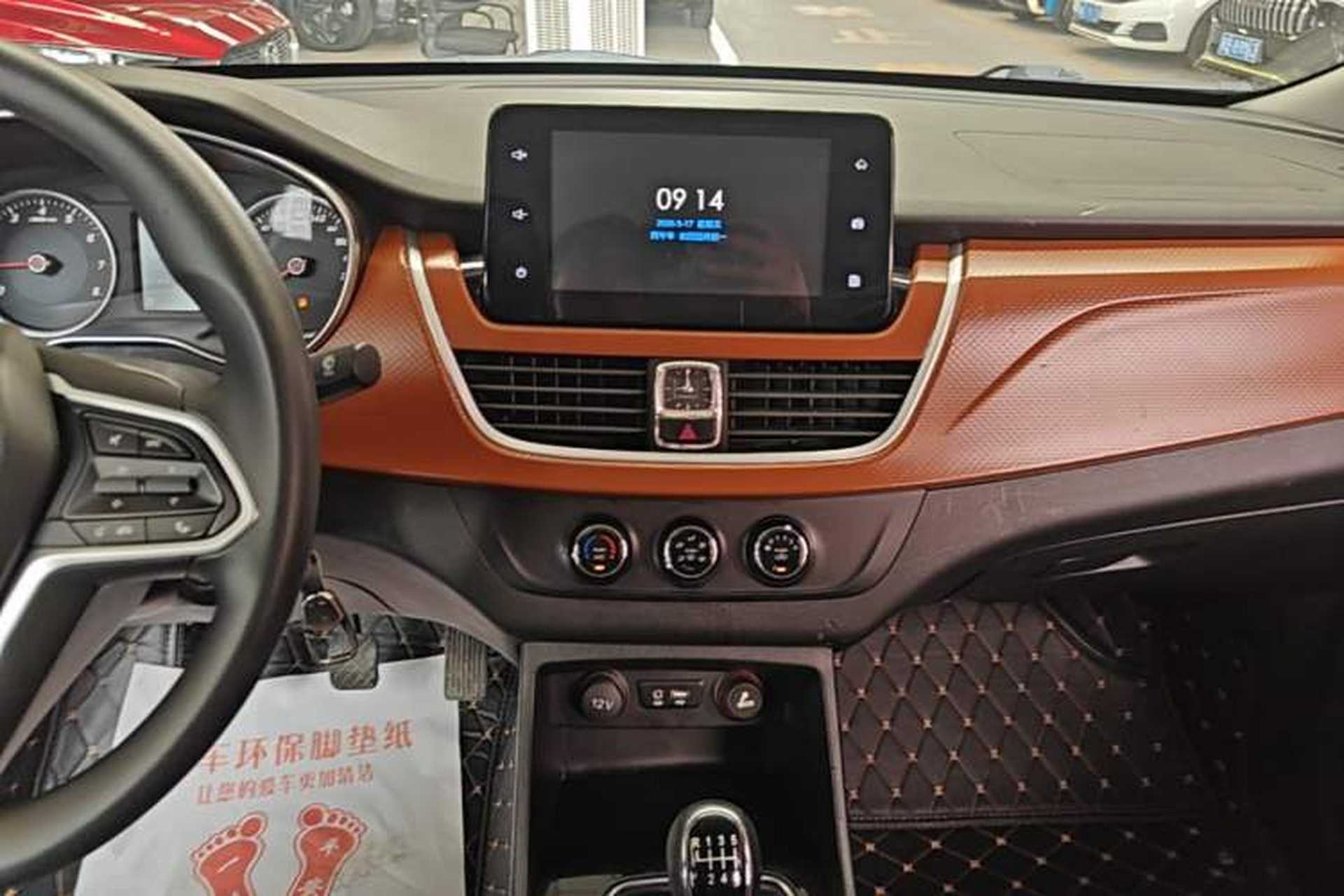 Used Baojun 730 2019 1.5L Manual Fashion Model 7-seater National V Audio And AC Panel