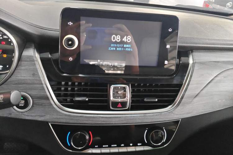 Used Baojun 730 2019 1.5T CVT Flagship Model 7 Seats China VI Emission Standard Audio And AC Panel