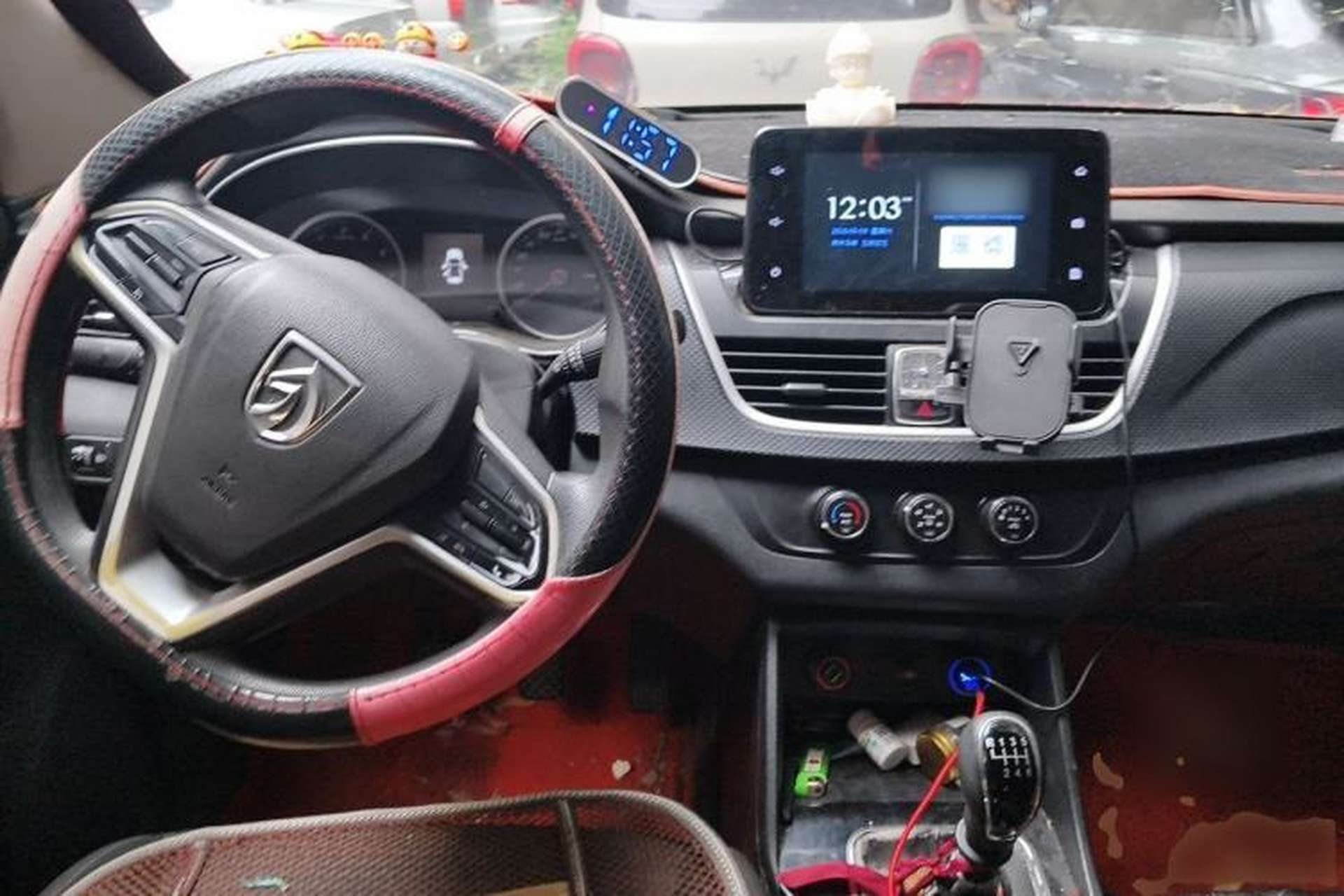 Used Baojun 730 2019 1.5L Manual Fashion Model 7-seater China VI Center Console