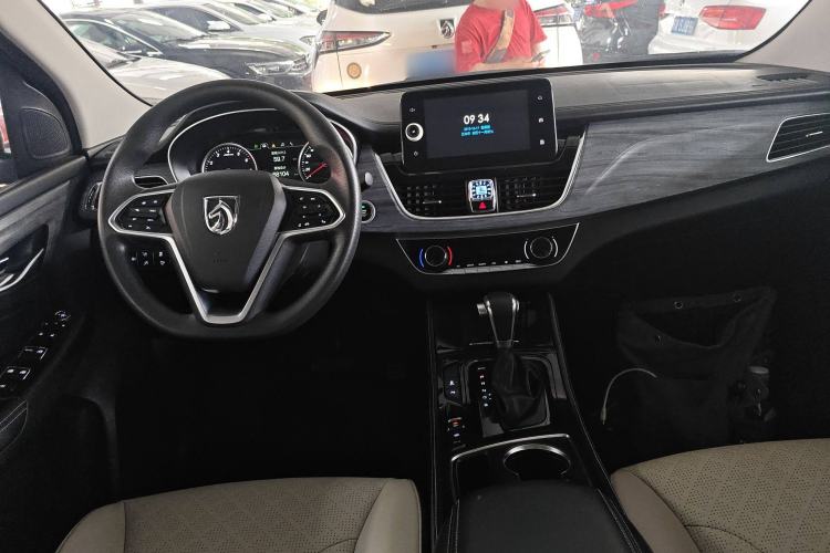 Used Baojun 730 2019 1.5T CVT Flagship Model 7 Seats China VI Emission Standard Center Console