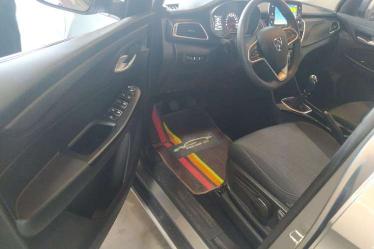 Used Baojun 730 2019 1.5L Manual Fashion Model 7-seater China VI Driver Seat
