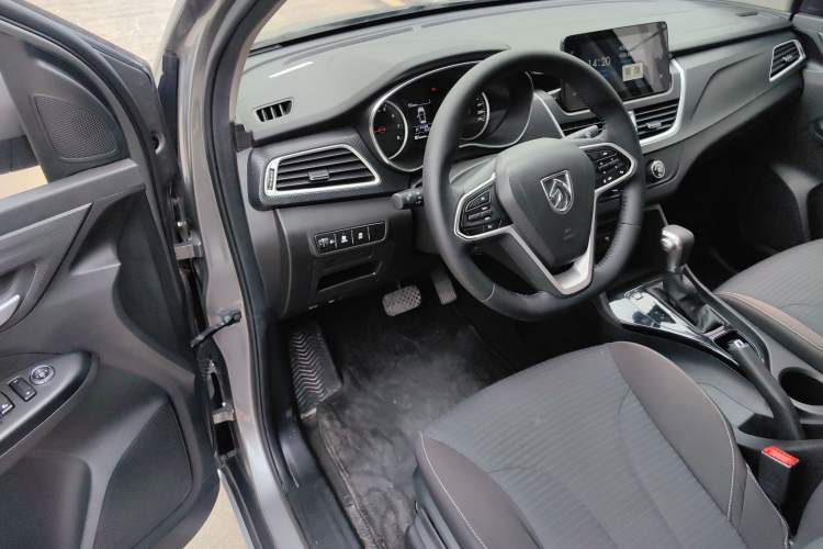 Used Baojun 730 2019 1.5T CVT Fashion Model 7 Seats China VI Emission Standard Driver Seat