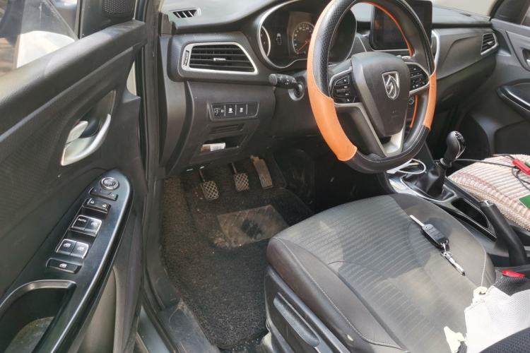 Used Baojun 730 2019 1.5L Manual Fashion Model 7-seater National V Driver Seat