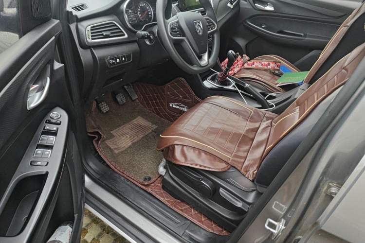 Used Baojun 730 2019 1.5L Manual Fashion Model 7-seater China VI Driver Seat