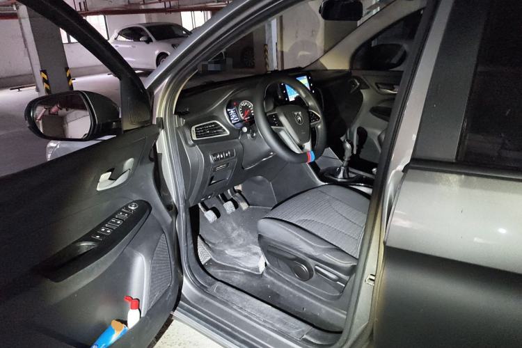 Used Baojun 730 2019 1.5L Manual Fashion Model 7-seater China VI Driver Seat