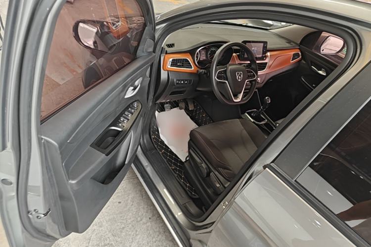 Used Baojun 730 2019 1.5L Manual Fashion Model 7-seater National V Driver Seat